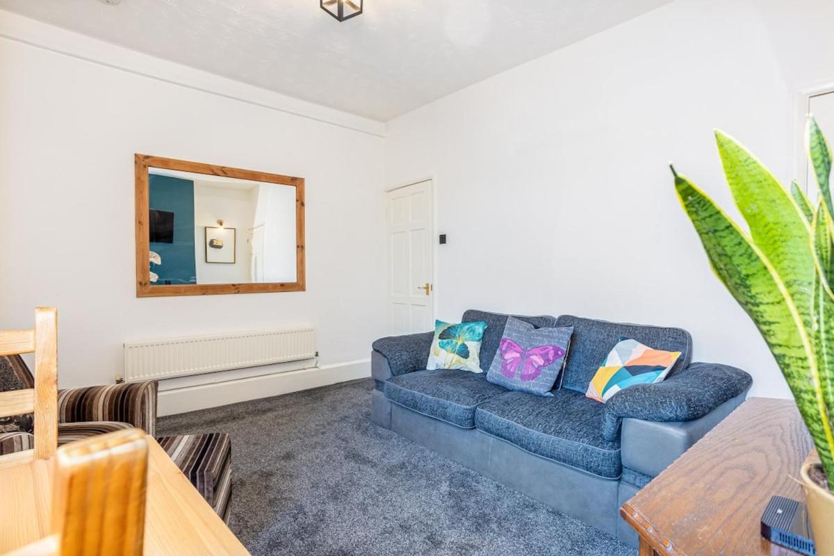 3 Bedrooms & 2 Showers - Home From Home Newcastle-under-Lyme Dış mekan fotoğraf